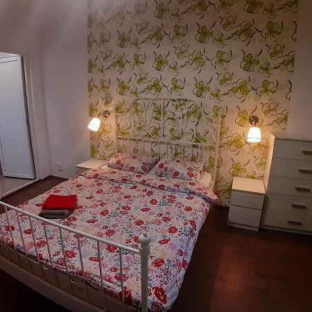 Romantic Calm Apartments Piata Universitate بوخارست المظهر الخارجي الصورة