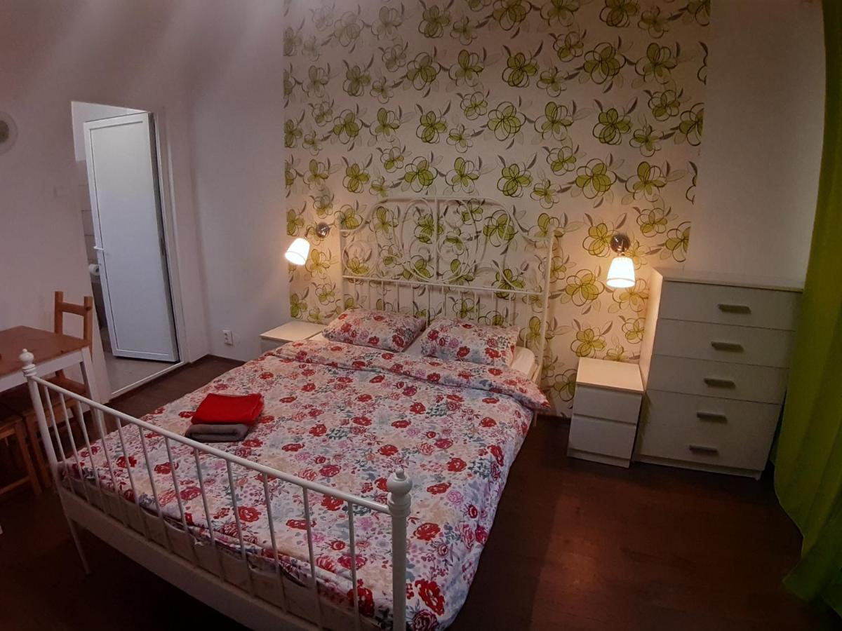 Romantic Calm Apartments Piata Universitate بوخارست المظهر الخارجي الصورة